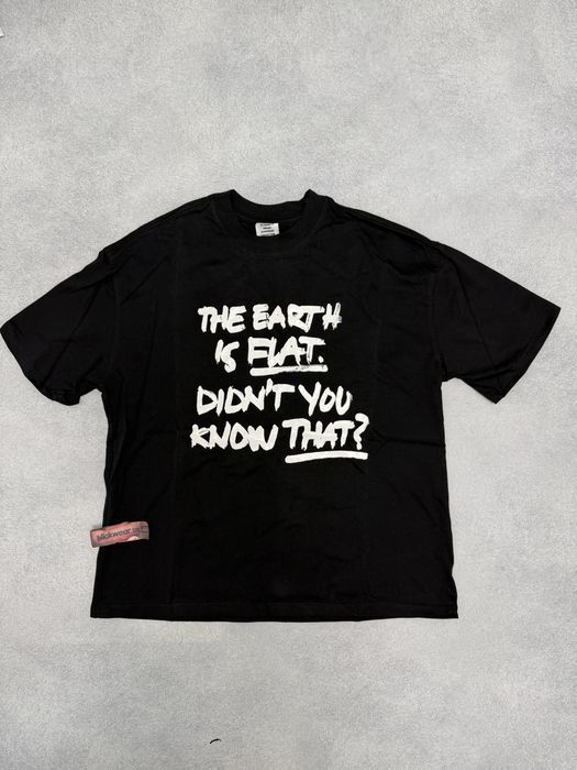 футболка Vetements The earth is fla