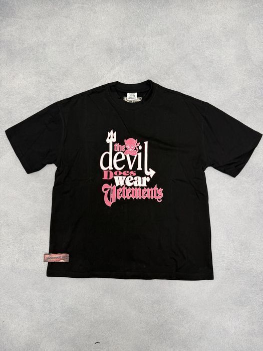 футболка Vetememts Devil does wear